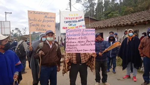 Ayabaquinos bloquearon vías ante falta de ejecución de iniciativas. Foto: Ayabaca Noticias