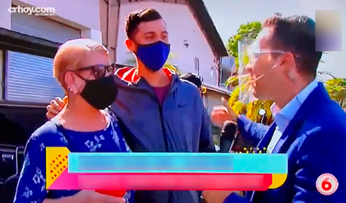 El reportero subió la historia a redes sociales donde aseveró que en televisión en vivo todo puede pasar. Foto: captura de Facebook