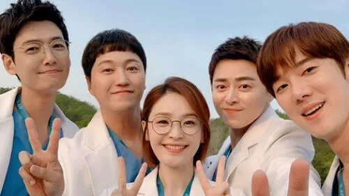 Hospital playlist 2 es emitido por Netflix y tvN. Foto: tvN Hospital playlist 2 es emitido por Netflix y tvN. Foto: tvN