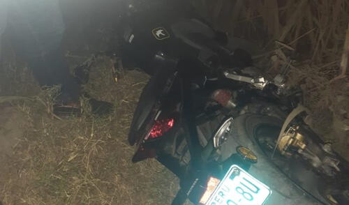 Vehículo fue dejado al costado de unos sembríos de cañas de azúcar. Foto: PNP Vehículo fue dejado al costado de unos sembríos de cañas de azúcar. Foto: PNP