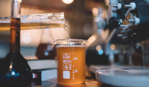 Químicos alemanes no imaginaron que encontrarían tantas sustancias únicas en este tipo de bebida. Foto: referencial / Django Laboratorio de Cerveza