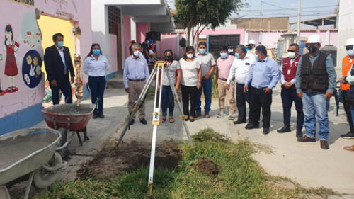 Colocación de la primera piedra de la reconstrucción de la I.E. N.º 10133 Santa Rosa de Lima en Mochumí. Foto: ARCC