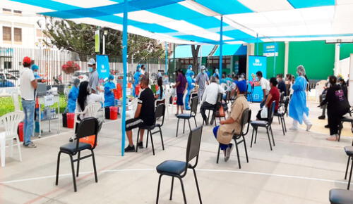 Vacunación en la Casa Comunal de la Juventud de Chiclayo se realizó con normalidad. Foto: La República Vacunación en la Casa Comunal de la Juventud de Chiclayo se realizó con normalidad. Foto: La República