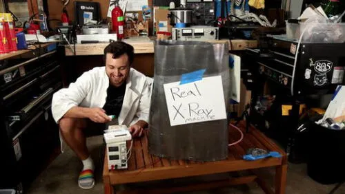 El sujeto enfatizó a sus seguidores que no realicen este proyecto.Foto: captura de YouTube