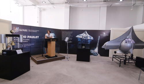 Presentan maqueta a escala y animada de bólido de Pedro Paulet. Foto: Oswald Charca / La República