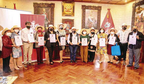 Destacadas. Picanteras fueron reconocidas por la comuna de Arequipa