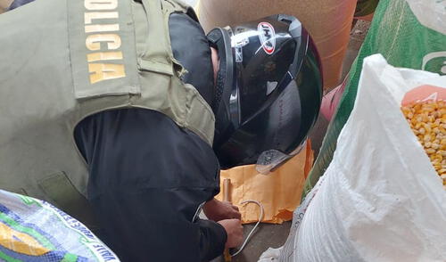 Sobre fue hallado por el comerciante en medio de unos sacos de arroz. Foto: PNP-UDEX