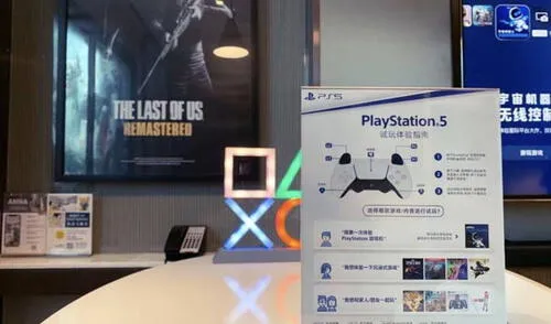 Pese a que la PlayStation 5 sigue siendo difícil de conseguir en el mundo, un hotel en China ya permite disfrutarla con todo el equipo necesario para la mejor experiencia. Foto: Twitter Pese a que la PlayStation 5 sigue siendo difícil de conseguir en el mundo, un hotel en China ya permite disfrutarla con todo el equipo necesario para la mejor experiencia. Foto: Twitter