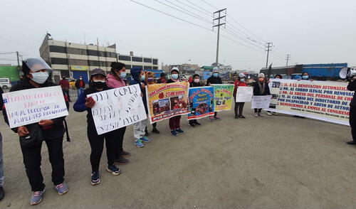 Comerciantes revelaron que les estarían cobrando de forma abusiva 3.840 dólares. Foto: María Pía Ponce/URPI-LR