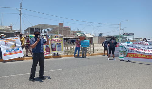 Vecinos hicieron plantón. Foto: Juan Nunura.