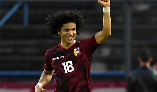 Eduard Bello puso el 2-1 ante Ecuador de tiro libre. Foto: Conmebol.