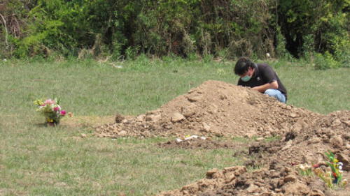 Carolina Figueroa, quien tenía dos hijos, fue asesinada a balazos por su pareja. Foto: Referencial/Mi Valle Carolina Figueroa, quien tenía dos hijos, fue asesinada a balazos por su pareja. Foto: Referencial/Mi Valle