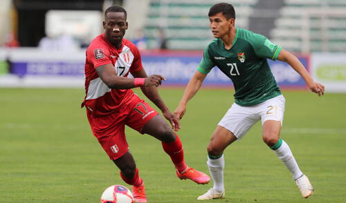 Los 23 jugadores peruanos donaron sus camisetas para la causa. Foto: AFP.