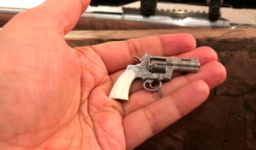 La pistola es tan pequeña que cabe en la palma de una mano. Foto: Swiss Mini Gun / Facebok