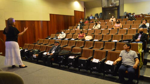 Dictan capacitación a docentes de inicial, primaria y secundaria para fomentar la lectura en los niños. Foto: Museo Tumbas Reales de Sipán Dictan capacitación a docentes de inicial, primaria y secundaria para fomentar la lectura en los niños. Foto: Museo Tumbas Reales de Sipán