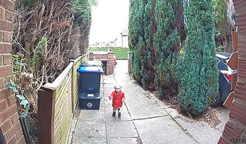 El micro estaba puesto en el timbre de la casa. Foto: captura de YouTube