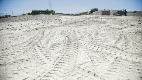 Trabajos. Maquinaria adecuó plataforma en terreno que sería zona arqueológica. Foto: Rodrigo Talavera/La República