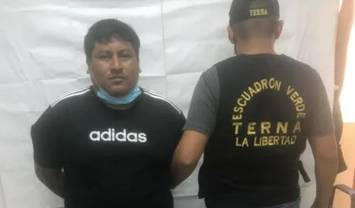 Detenido transportaba bolsa con tres paquetes de diversos tamaños. Foto: PNP