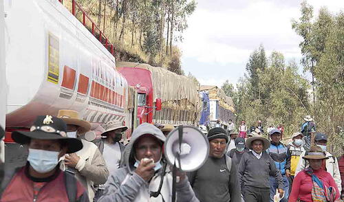 Reclamo. Población de Apurimac vuelve a bloquear corredor minero del sur, ante incumplimiento de promesas de parte del gobierno central. Foto: Miguel Gutiérrez/ cortesía Reclamo. Población de Apurimac vuelve a bloquear corredor minero del sur, ante incumplimiento de promesas de parte del gobierno central. Foto: Miguel Gutiérrez/ cortesía