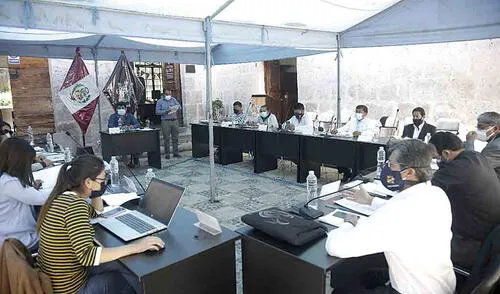 Decisión. Mañana se decide si se pide vacar a consejeros. Foto: La República