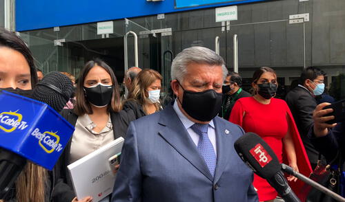 César Acuña pidió al presidente que "por una persona, no sacrifique su gabinete". Foto: Gianella Aguirre/URPI-LR