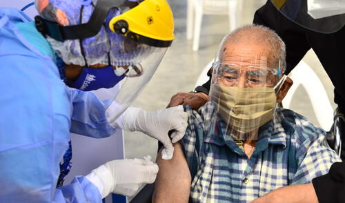Dosis de refuerzo se colocará 180 días después de la segunda inoculación. Foto: Diresa Tacna
