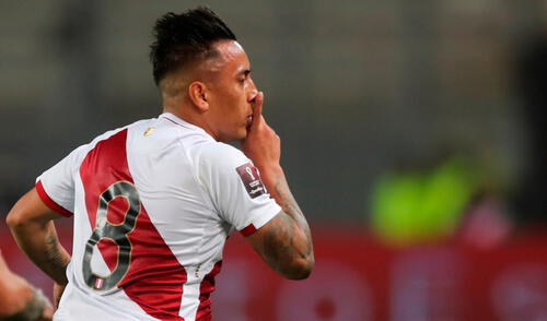 La Blanquirroja se fue al descanso ganando por 3-0 con goles de Peña, Cueva y Lapadula. Foto: EFE
