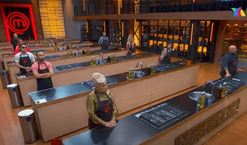 Únicamente quedan nueve famosos en la competencia. Foto: YouTube MasterChef México Únicamente quedan nueve famosos en la competencia. Foto: YouTube MasterChef México