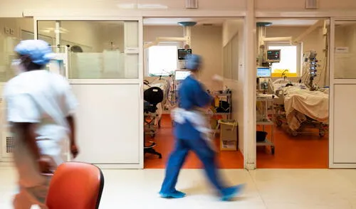 “La quinta ola ha comenzado como un rayo”, avisó Attal en una entrevista conjunta con Europe1, Cnews y Les Echos. Foto: AFP