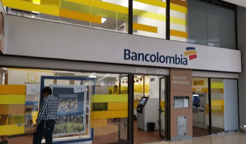 Puedes tramitar tu certificado de cuenta Bancolombia a través de la pagina web del banco, la aplicación móvil o el de forma presencial. Foto: BancaNews