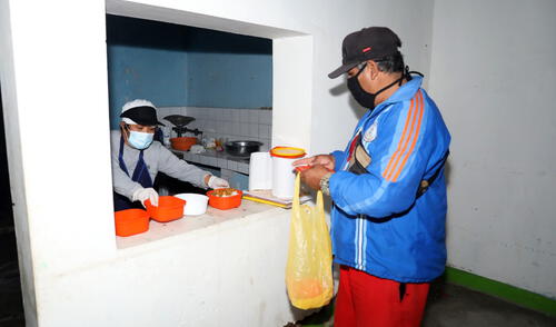 Los clubes de madres brindan alimentación a segmentos vulnerables. Foto: Archivo La República Los clubes de madres brindan alimentación a segmentos vulnerables. Foto: Archivo La República