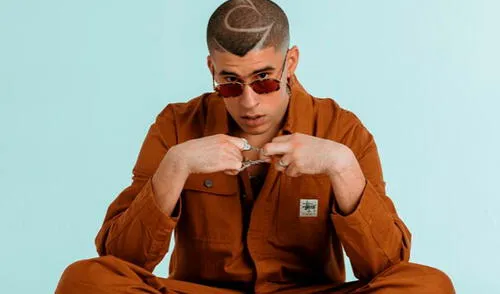Vestimentas, portadas y premios son algunas de las piezas que se exponen en el  museo "P FKN R" en honor a Bad bunny. Foto: Captura / Instagram