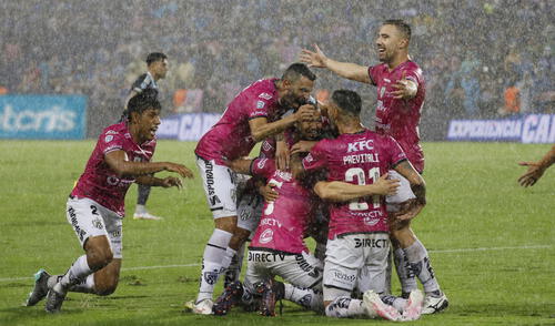 Independiente del Valle empató ante Emelec, pero la victoria en la ida le permitió gritar campeón. Foto: Independiente/Twitter Independiente del Valle empató ante Emelec, pero la victoria en la ida le permitió gritar campeón. Foto: Independiente/Twitter