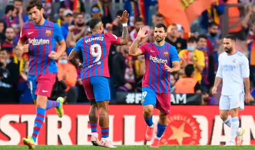 Sergio Agüero festejando su tanto ante el Real Madrid con la camiseta del FC Barcelona. Foto: AFP