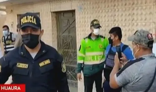 Agentes de Criminalística retiraron el cuerpo tras los análisis respectivos. Foto: captura de América