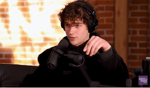 El protagonista de High School Musical reveló que sufrió un ataque de ansiedad tan fuerte que parecía un ataque al corazón. Foto: Zach Sang Show