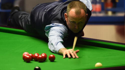 El snooker es una modalidad del billar que se juega en una mesa más larga de lo habitual y que tiene las clásicas troneras (hoyos). Foto: AFP.
