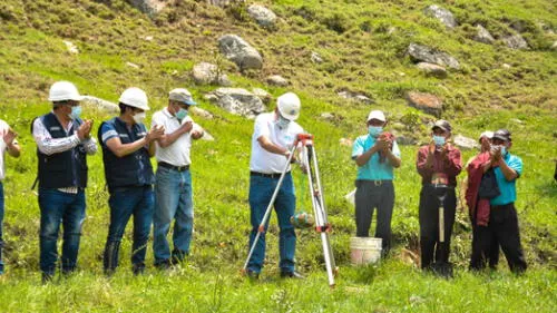 Ceremonia de colocación de la primera piedra de la construcción del canal Las Limas-Yatún. Foto: Gerencia Sub Regional Cutervo