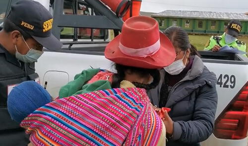 Autoridades brindaron apoyo a madre y y sus hijos. Foto: Municipalidad de Yauli Autoridades brindaron apoyo a madre y y sus hijos. Foto: Municipalidad de Yauli