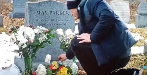 Peter visitando la tumba de la tía May. Foto: Marvel Studios