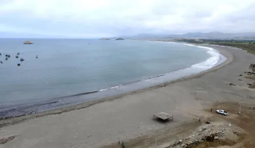 Elmer Dueñas Espíritu informó que se enviarán al Imarpe muestras de mar de Huarmey. Foto: Municipalidad de Huarmey