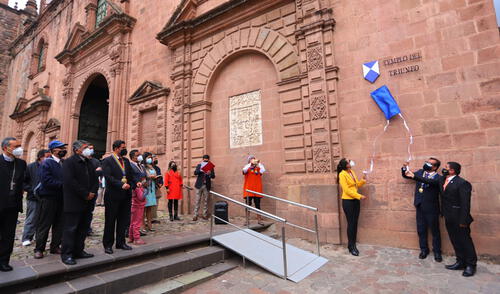 La ceremonia de entrega de los escudos azules se desarrolló el último martes. Foto: Municipalidad de Cusco La ceremonia de entrega de los escudos azules se desarrolló el último martes. Foto: Municipalidad de Cusco