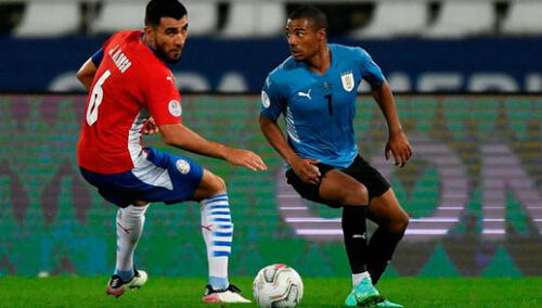 Uruguay visita a Paraguay en Asunción con la sensible baja de Nahitan Nández. Foto: AFP.
