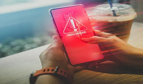 Un colapso mundial tecnológico evitaría también que accedamos a nuestros teléfonos celulares. Podemos ser víctimas de ciberataques. Foto: Adobe Stock Un colapso mundial tecnológico evitaría también que accedamos a nuestros teléfonos celulares. Podemos ser víctimas de ciberataques. Foto: Adobe Stock