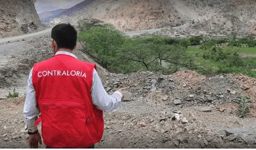 Los auditores supervisaron la obra en el distrito de Sallique. Foto: Contraloría