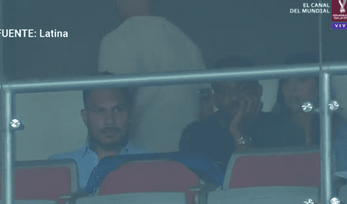 Paolo Guerrero y Jefferson Farfán observan el Perú vs. Ecuador. Foto: Captura Latina