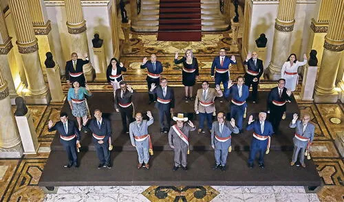 Nuevo gabinete. Solo cuatro mujeres integran el tercer gabinete ministerial de Pedro Castillo con Héctor Valer al frente del despacho del Consejo de Ministros. Foto: Presidencia