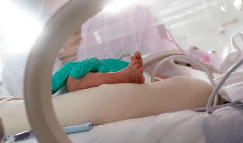 El cuadro pulmonar del bebé se agravó y acabó sufriendo “una parada cardiorrespiratoria”, informaron las autoridades brasileñas. Foto: EFE / referencial