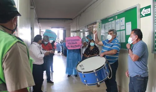 Los trabajadores acusan de maltrato laboral y abuso de autoridad a Juan Carlos Noguera. Foto: Zintia Fernández/La República