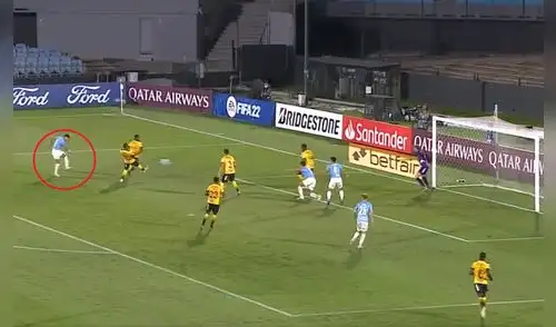 Golazo del cuadro uruguayo para empatar el encuentro. Foto: Captura de ESPN. Golazo del cuadro uruguayo para empatar el encuentro. Foto: Captura de ESPN.